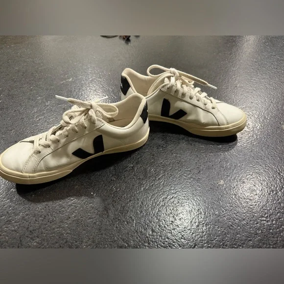 Veja Women’s Size 7 EU 38 Lace Up Low Top Casual Shoes Leather - Picture 4 of 9